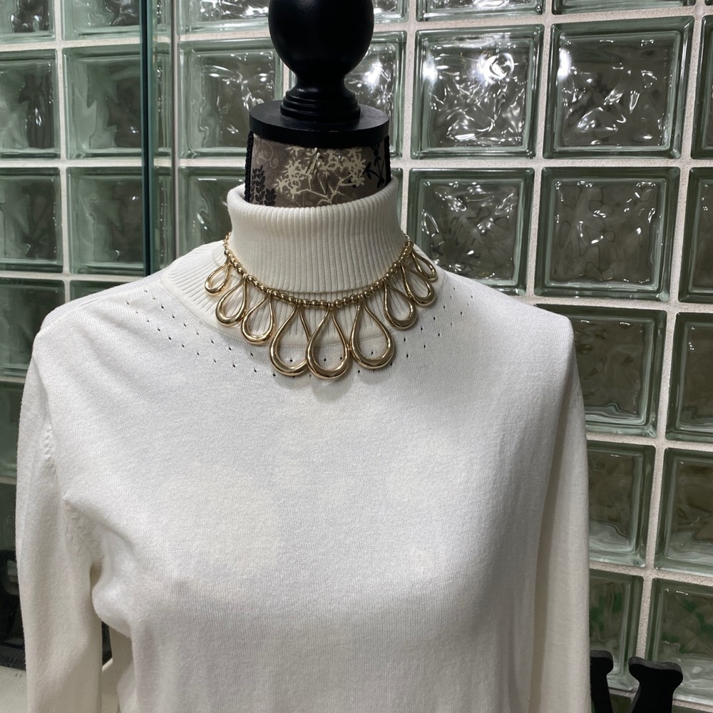 Necklaces - Picture 5 of 15